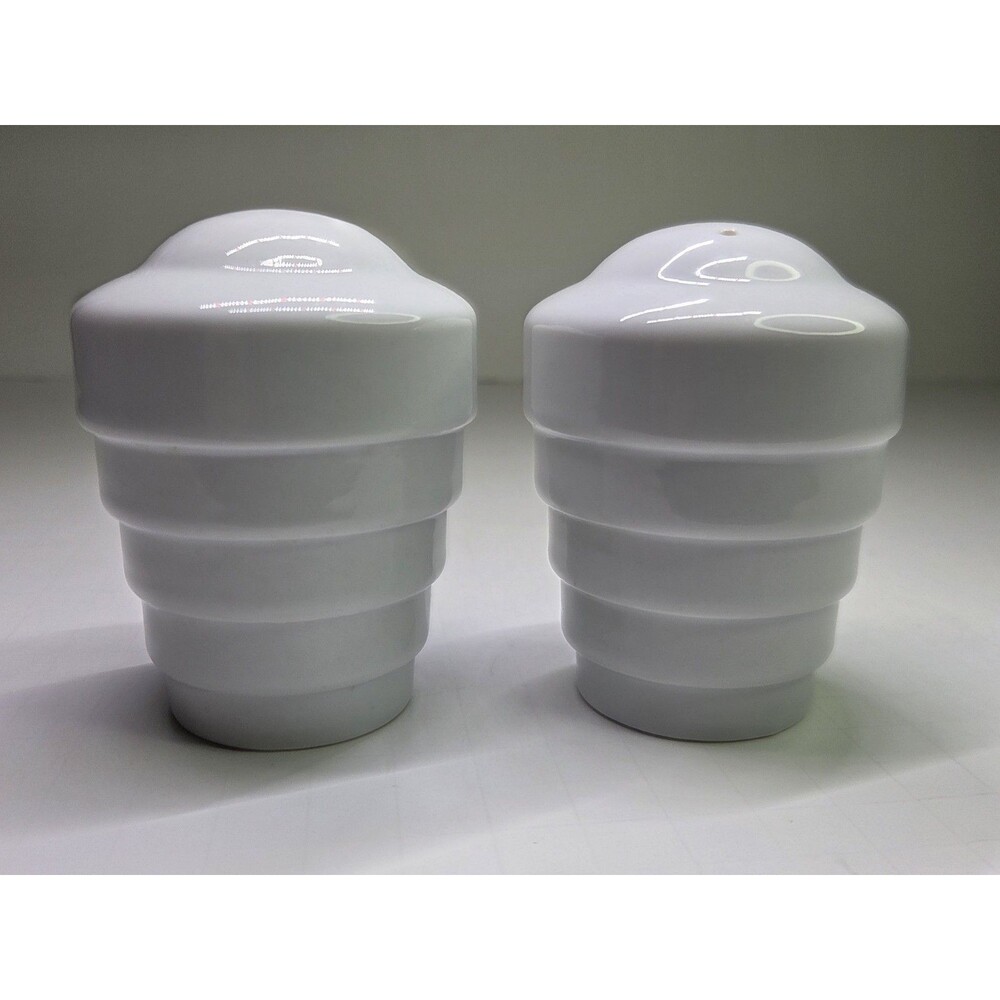 Frank Lloyd Wright Guggenheim Museum Modern Salt & Pepper Shaker Set 2003 F.L.